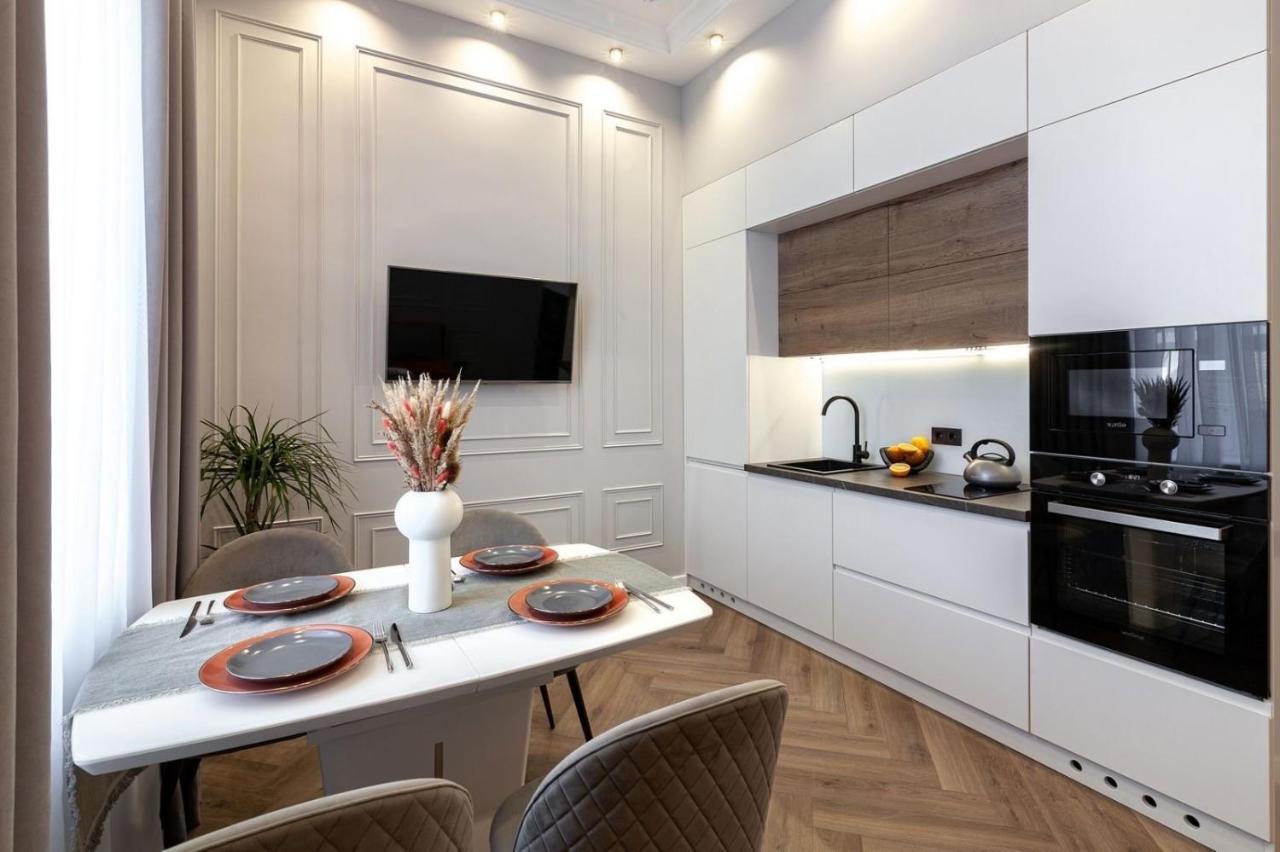 Кості Левицького 11 Lviv Ngoại thất bức ảnh