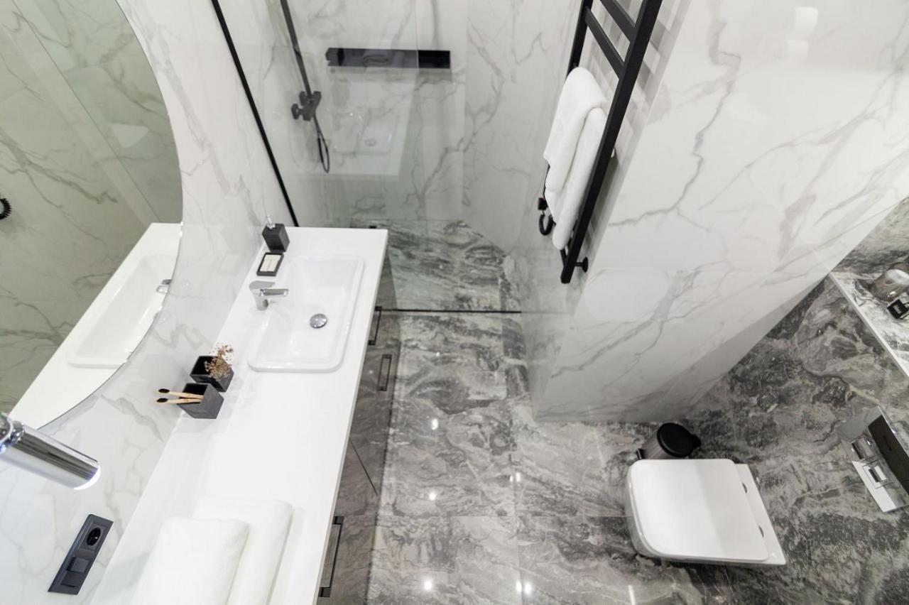 Кості Левицького 11 Lviv Ngoại thất bức ảnh